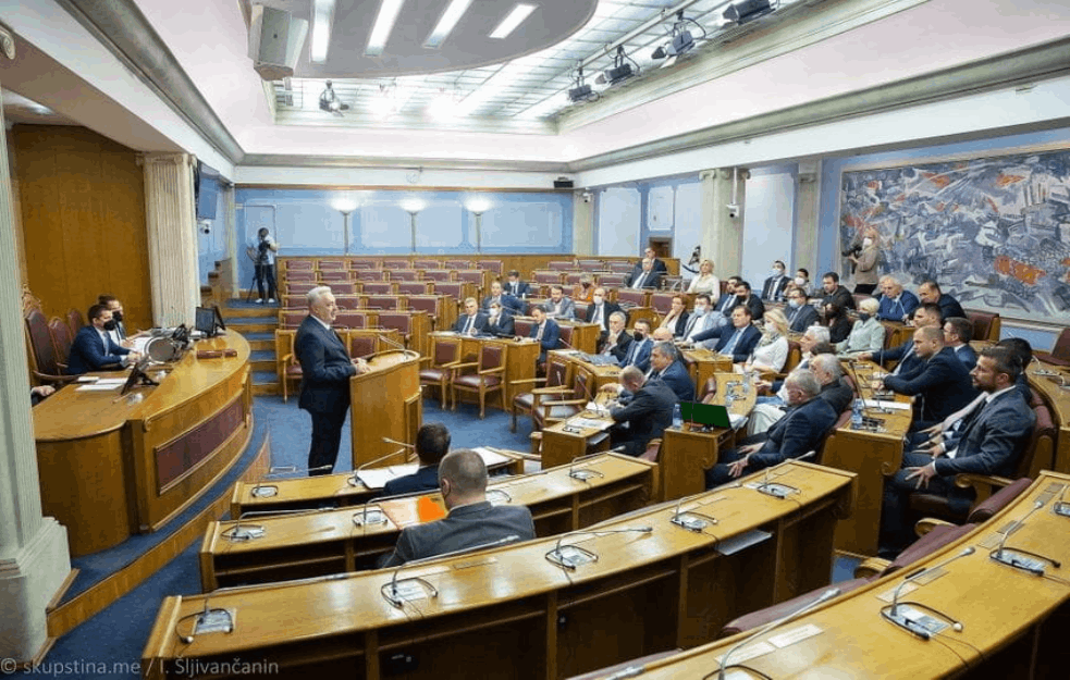 ŠTA JE OTKRILO GLASANJE ZA REZOLUCIJU O SREBRENICI U CRNOGORSKOM PARLAMENTU: Hoće li kontroverzni dokument iznedriti neku novu raspodelu političkih snaga (VIDEO)